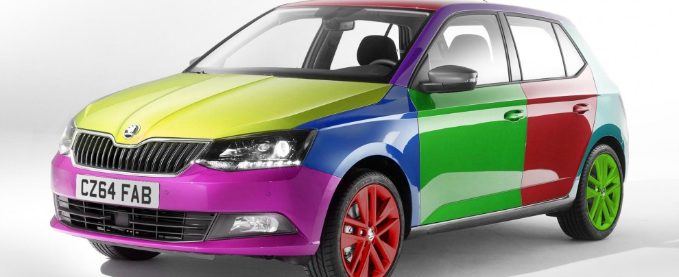 Copertina di Pesce d’aprile 2015, dal taxi-kebab alla Smart su rotaia, le “bufale” più divertenti – FOTO