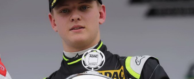 Copertina di Formula 4, Schumacher jr vince la sua prima gara a 16 anni: “Sono felicissimo”