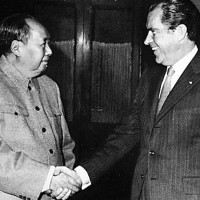 21 febbraio 1972, presidente Usa Richard Nixon e leader cinese Mao Zedong. Svolta relazioni tra Washington e Pechino, normalizzazione dei rapporti