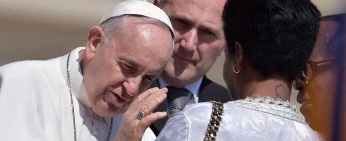 Papa Francesco: “Scandalosa la disparità di retribuzione tra l’uomo e la donna”