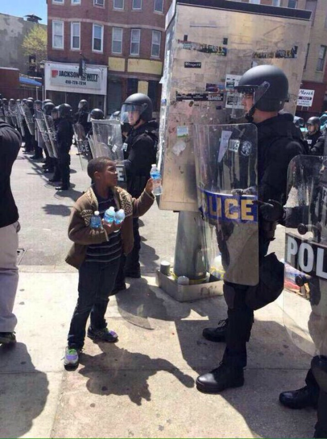 Baltimora, l’altra faccia delle proteste contro l’uccisione da parte della polizia di un ragazzo nero