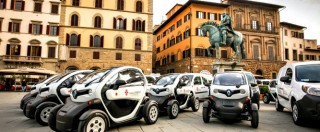 Copertina di Firenze elettrica, si realizza il sogno di Renzi. Consegnate 70 Renault a batteria