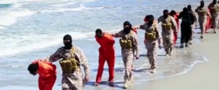 Copertina di Isis, nuovo orrore: in un video il massacro di 28 cristiani etiopi rapiti in Libia