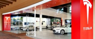 Copertina di Tesla, in California scoppia la polemica sugli incentivi alle elettriche “dei ricchi”