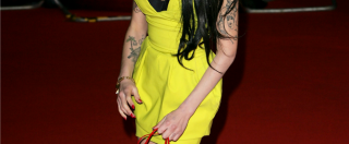 Copertina di Amy Winehouse, il padre minaccia querela per il docufilm su di lei: “Quando l’ho visto mi sono sentito male”