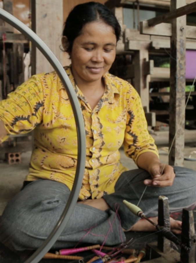 Moda, l’altra faccia della Cambogia: produrre in modo etico si può. La storia del 24enne Aaron Jones