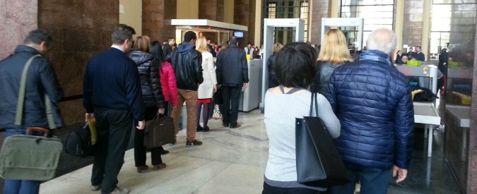 Copertina di Tribunale Milano, dopo la sparatoria lunghe code e controlli accurati per entrare