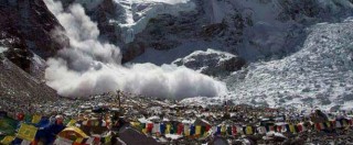 Copertina di Terremoto in Nepal, sull’Everest nuova valanga. Tre italiani ancora bloccati