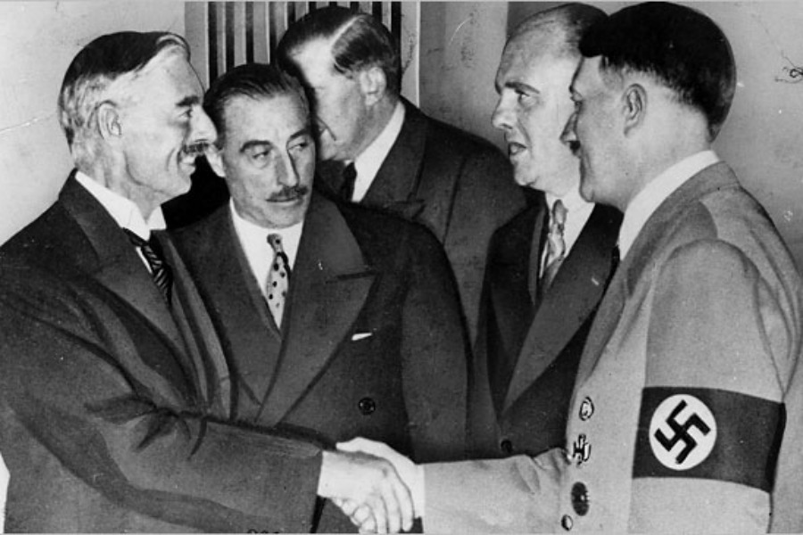 22 settembre 1938, Adolf Hitler e premier britannico Neville Chamberlain. Conferenza di Bad Godesberg per questione Sudeti, regione Cecoslavacchia annessa alla Germania