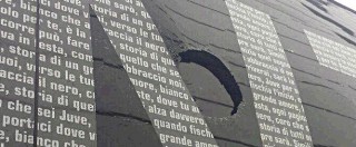 Copertina di Torino-Juventus, sassi contro pullman bianconero. Bomba carta sugli spalti granata, 9 feriti: “Uno è grave”. 5 arresti