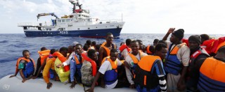 Copertina di Migranti, riparte Moas: la missione privata “a caccia” delle carrette del mare