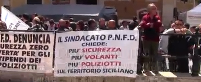 Copertina di Diaz, poliziotti a Montecitorio: “Tortosa? Sospensione affrettata e inopportuna”