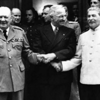 17 luglio 1945, premier britannico Winston Churchill, presidente americano Harry Truman e leader sovietico Josif Stalin. Conferenza di Potsdam, sul dopo Seconda guerra mondiale