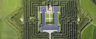 Copertina di Fontanellato, il labirinto di Franco Maria Ricci è il più grande del mondo: 200mila piante di bambù, quadri, sculture e libri