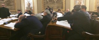 Copertina di I “belli addormentati” della Regione Sicilia mentre si discute la finanziaria. M5S: “Basta sedute notturne”