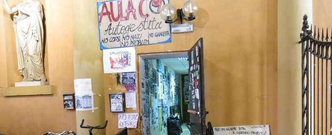 Copertina di Aula C Bologna, Digos sequestra spazio Università Scienze Politiche. Era occupata da 20 anni da collettivo anarchico