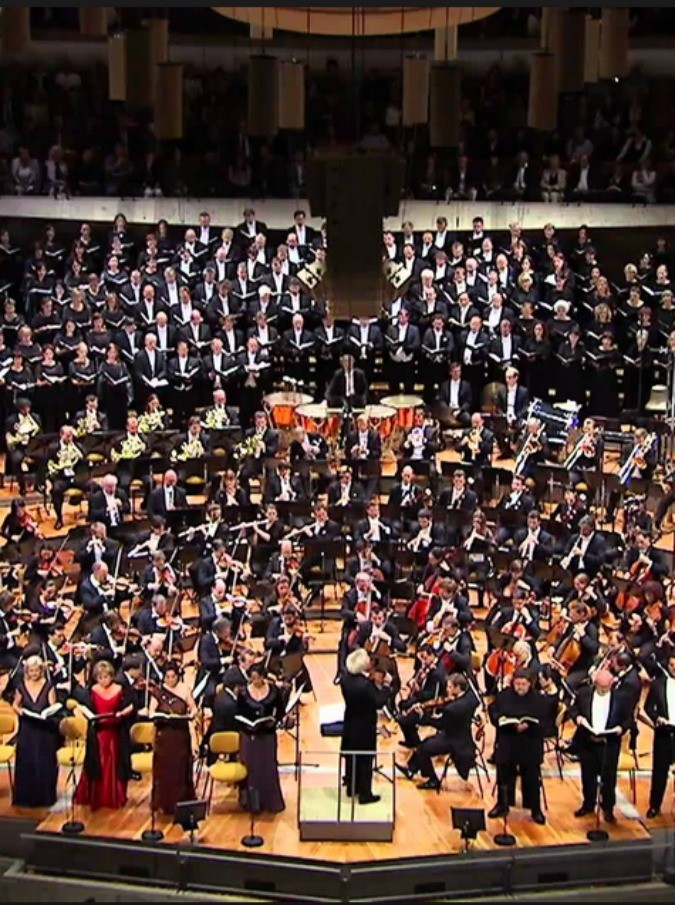Berliner Philharmoniker, l’orchestra più celebre al mondo senza direttore: fumata nera