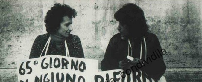 Copertina di Radicali, Pannella e Bonino lanciano asta su eBay per finanziarsi: manifesti, libri e una pianta di marijuana (FOTO)