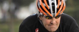 Copertina di John Kerry, incidente in bicicletta in Francia: “Si è rotto il femore destro”