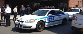 Copertina di Usa, morto l’agente di polizia colpito alla testa sabato notte a New York