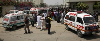 Copertina di Pakistan, talebani attaccano autobus a Karachi: 45 morti e 13 feriti