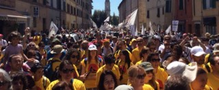 M5S, marcia Perugia-Assisi per reddito cittadinanza con Grillo e Casaleggio. Di Maio: “Pronti a trattare con la maggioranza”