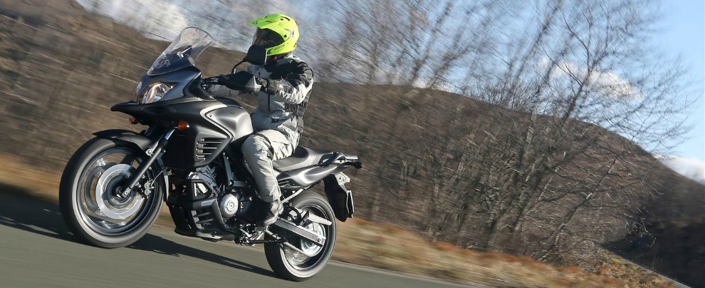 Copertina di Suzuki V-Strom 650 XT, la prova del Fatto.it – La tuttofare facile e versatile