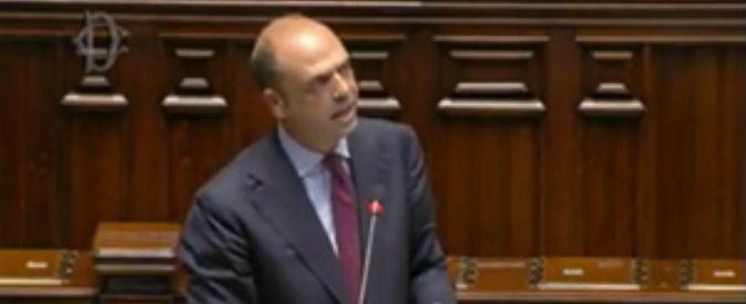 Copertina di Senato, informativa del ministro Alfano su Cara di Mineo e immigrazione. Diretta
