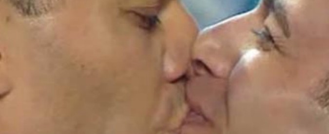 Italia’s got talent, proposta di matrimonio gay in diretta (suggellata da un bacio appassionato)