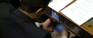 Copertina di Brasile, deputato sorpreso mentre guardava video porno su smartphone