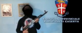 Copertina di Casal di Principe, molotov e spari in strada: arrestati in posa come guerriglieri dell’Isis