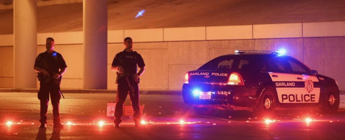 Copertina di Usa, sparatoria a gara di vignette su Maometto a Dallas. Uccisi i due assalitori: “Uno giurò fedeltà a Isis”