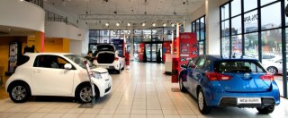Copertina di Toyota, sforbiciata ai punti vendita tedeschi: chiudono 100 su 500