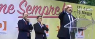 Pd, Renzi alla festa dell’Unità di Bologna. Collettivi tentano ingresso per contestarlo, tafferugli con le forze dell’ordine