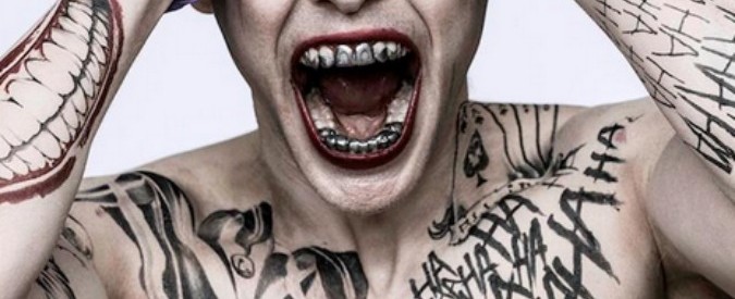 Suicide Squad, il nuovo ‘Joker’ di Jared Leto svelato su Twitter: capelli corti verdi e tatuaggi
