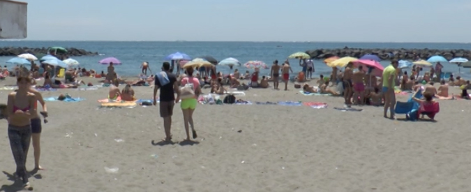 Copertina di Regionali, vox al mare di Napoli: “Meglio il sole delle urne e più tardi c’è il match con la Lazio”