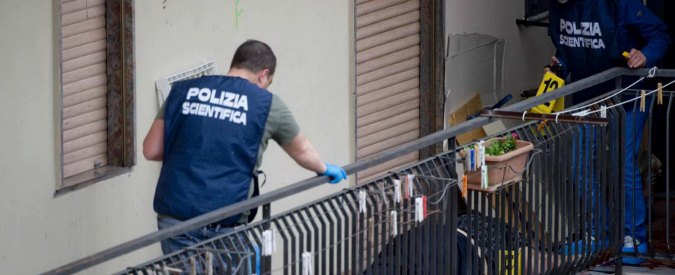 Napoli, spara dal balcone e uccide 4 persone: ‘In casa kalashnikov e machete’
