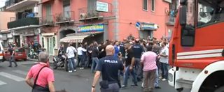 Copertina di Napoli, uomo spara dal balcone. Panico e rabbia fra la gente di Secondigliano