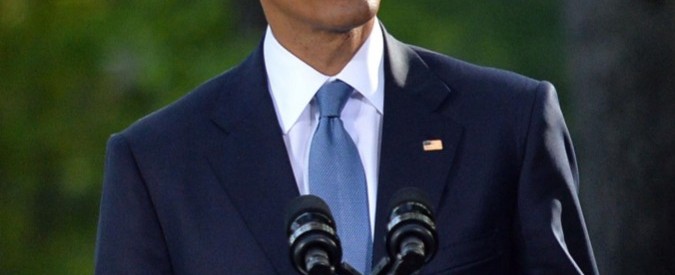 Barack Obama, il suo account Twitter in balia degli haters: “Scimmia, torna nella gabbia”. Il New York Times: “Ostilità razziale”