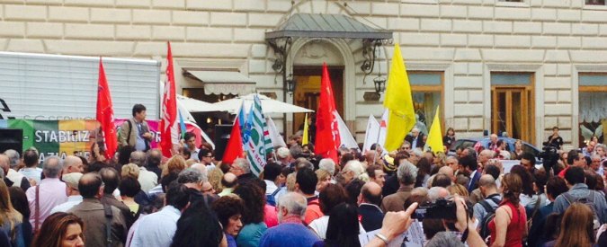 Scuola, presidio sindacati e parlamentari a Roma: in piazza Pd, Sel e M5S