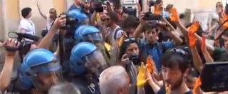 Copertina di Roma, studenti “assediano” la sede del Pd dopo il corteo. Tensioni con la Polizia