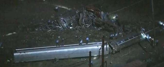 Copertina di Philadelphia, incidente ferroviario: “Cinque morti, 240 persone a bordo”