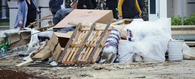 Copertina di Expo 2015, il giorno dell’apertura ancora lavori incompiuti e anche spazzatura
