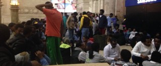 Copertina di Milano, centinaia di profughi accampati in stazione centrale. Obiettivo: “Trovare un trafficante per lasciare l’Italia”