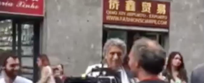 Toto Cotugno canta “L’Italiano” in cinese. Il videoclip girato in via Sarpi a Milano