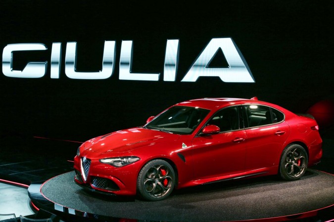 Nuova Alfa Romeo Giulia 2015, le foto ufficiali. "Il guidatore torna al  centro" - Il Fatto Quotidiano