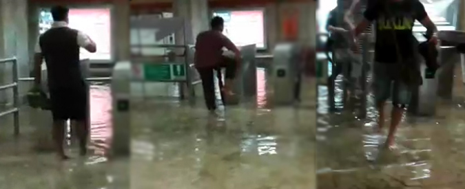 Copertina di Roma, piove e la metro di Lucio Sestio si allaga: “Vergognoso, costretti a toglierci le scarpe”