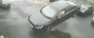 Copertina di Toronto, auto ad alta velocità ‘vola’ su un parcheggio e si schianta contro un muro