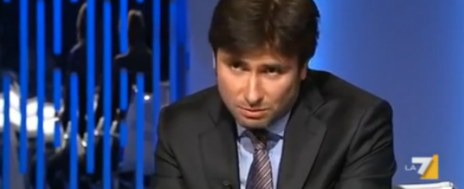 Copertina di Migranti, Di Battista (M5S): “Chi non vuole più clandestini non è razzista ma realista”