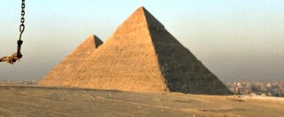 Copertina di Egitto, terrore alle Piramidi: due poliziotti uccisi da uomini in motocicletta